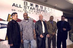 MLB players arrive in Japan
